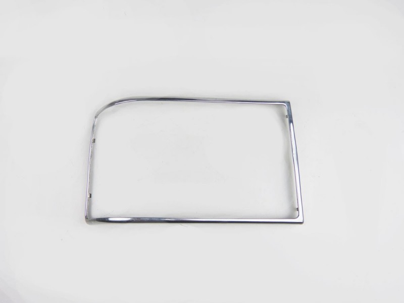 Rear lamp cluster finisher Jaguar XJ40