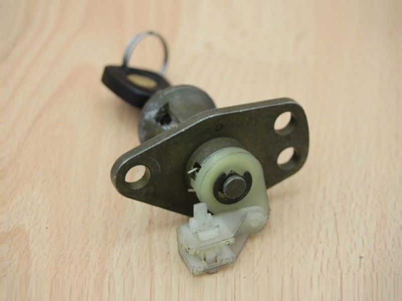 Trunk lock barrel HNA7211AA Jaguar X300 / X308 / X100