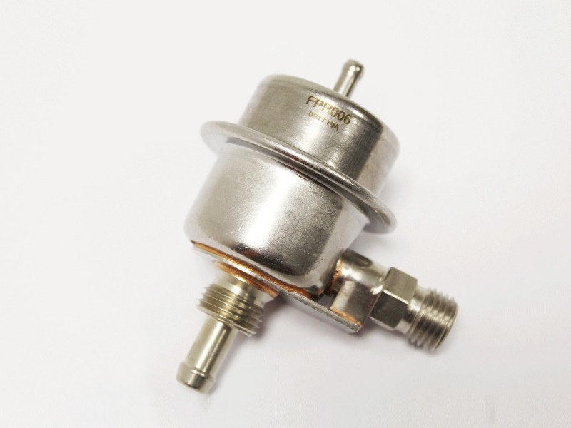 Fuel pressure regulator EAC4864 Jaguar XJS / XJ Series III